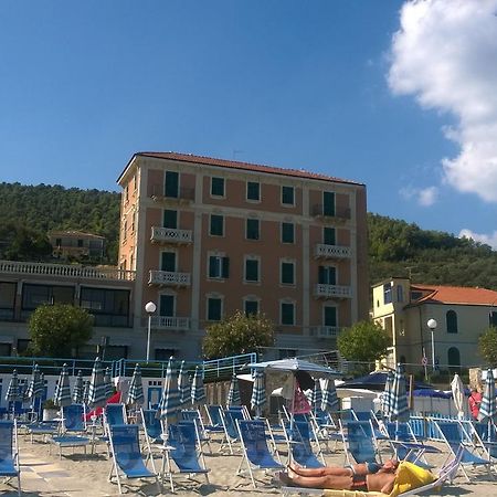 Hotel Monique Ноли Экстерьер фото