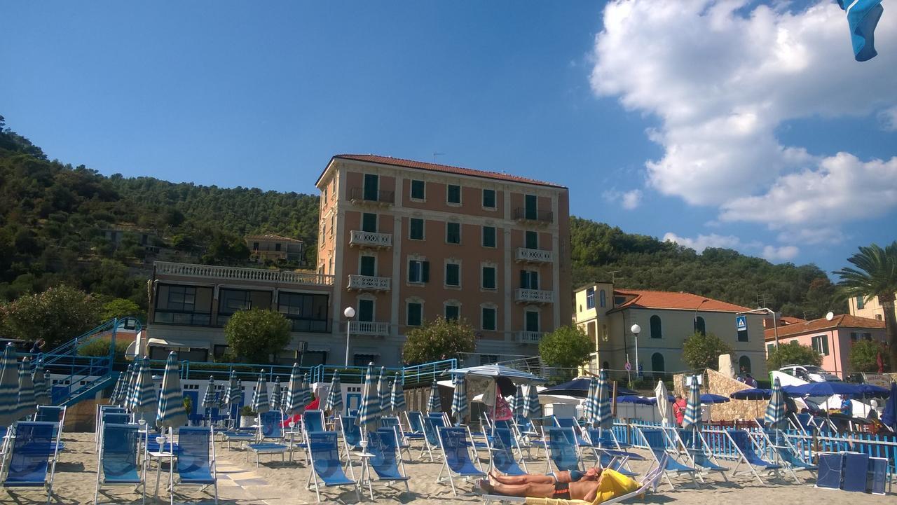 Hotel Monique Ноли Экстерьер фото